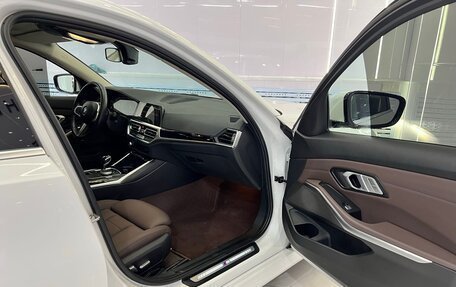 BMW 3 серия, 2021 год, 2 990 000 рублей, 18 фотография