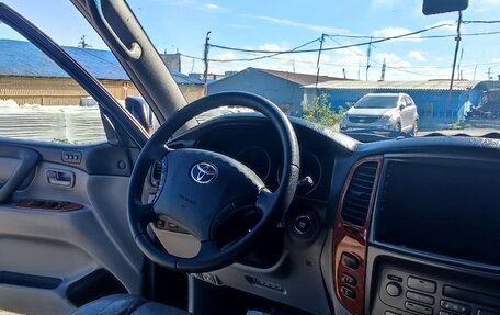 Toyota Land Cruiser 100 рестайлинг 2, 2005 год, 2 600 000 рублей, 8 фотография