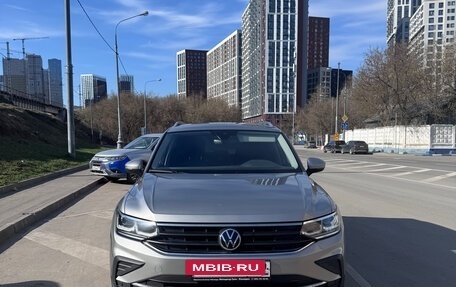 Volkswagen Tiguan II, 2021 год, 3 900 000 рублей, 3 фотография