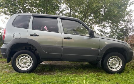 Chevrolet Niva I рестайлинг, 2015 год, 735 000 рублей, 6 фотография