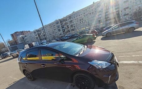 Toyota Prius Alpha I (ZVW40/41), 2013 год, 1 270 000 рублей, 2 фотография