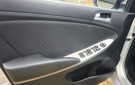 Hyundai Solaris II рестайлинг, 2015 год, 1 150 000 рублей, 11 фотография