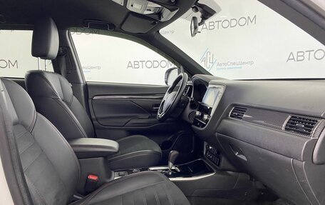 Mitsubishi Outlander III рестайлинг 3, 2021 год, 2 497 000 рублей, 11 фотография