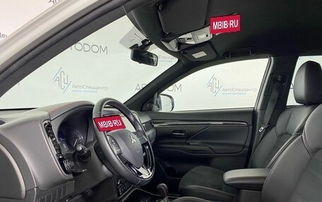 Mitsubishi Outlander III рестайлинг 3, 2021 год, 2 497 000 рублей, 9 фотография