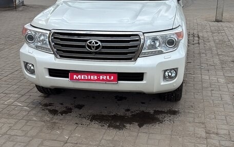 Toyota Land Cruiser 200, 2014 год, 4 000 000 рублей, 1 фотография