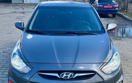 Hyundai Solaris II рестайлинг, 2014 год, 950 000 рублей, 1 фотография