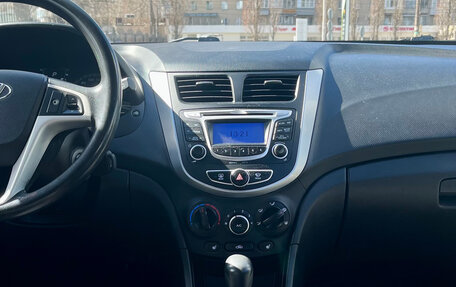 Hyundai Solaris II рестайлинг, 2014 год, 950 000 рублей, 18 фотография