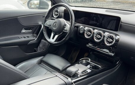 Mercedes-Benz A-Класс, 2018 год, 2 100 000 рублей, 11 фотография