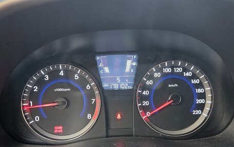 Hyundai Solaris II рестайлинг, 2012 год, 530 000 рублей, 10 фотография