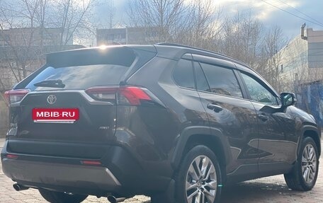 Toyota RAV4, 2021 год, 4 650 000 рублей, 6 фотография