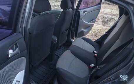 Hyundai Solaris II рестайлинг, 2011 год, 650 000 рублей, 17 фотография