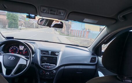 Hyundai Solaris II рестайлинг, 2011 год, 650 000 рублей, 18 фотография