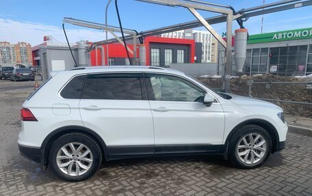 Volkswagen Tiguan II, 2017 год, 2 500 000 рублей, 2 фотография