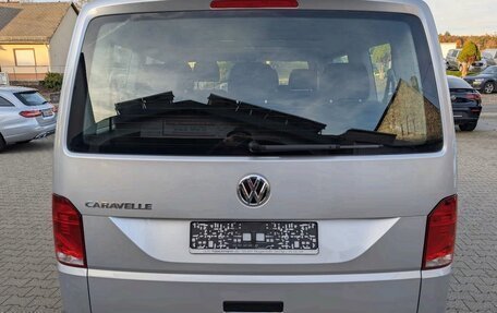 Volkswagen Caravelle T6 рестайлинг, 2023 год, 4 650 000 рублей, 2 фотография