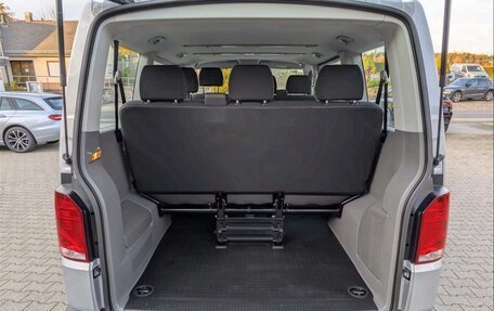 Volkswagen Caravelle T6 рестайлинг, 2023 год, 4 650 000 рублей, 6 фотография