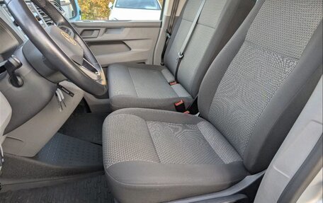 Volkswagen Caravelle T6 рестайлинг, 2023 год, 4 650 000 рублей, 8 фотография