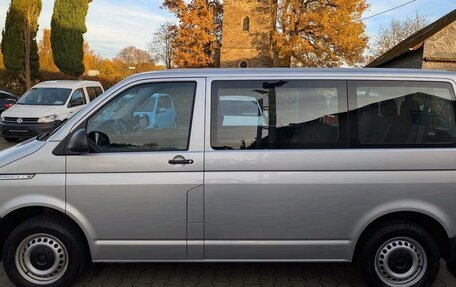 Volkswagen Caravelle T6 рестайлинг, 2023 год, 4 650 000 рублей, 4 фотография