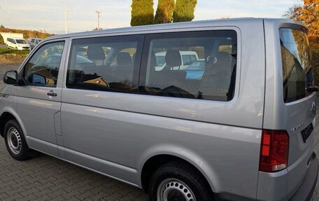 Volkswagen Caravelle T6 рестайлинг, 2023 год, 4 650 000 рублей, 3 фотография