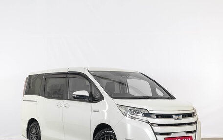 Toyota Noah III, 2018 год, 2 529 000 рублей, 1 фотография