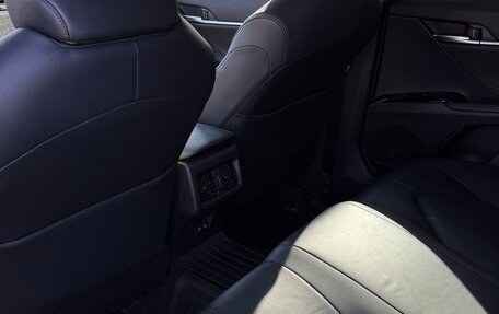 Toyota Camry, 2018 год, 2 950 000 рублей, 9 фотография