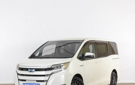 Toyota Noah III, 2018 год, 2 529 000 рублей, 4 фотография
