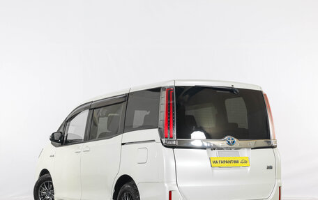 Toyota Noah III, 2018 год, 2 529 000 рублей, 5 фотография