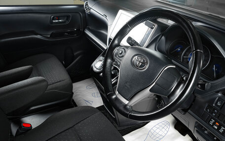 Toyota Noah III, 2018 год, 2 529 000 рублей, 8 фотография