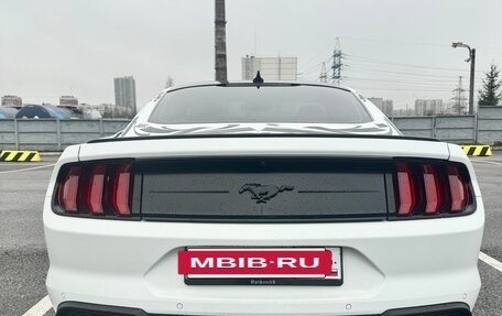 Ford Mustang VI рестайлинг, 2022 год, 4 100 000 рублей, 6 фотография