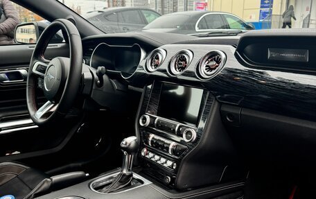 Ford Mustang VI рестайлинг, 2022 год, 4 100 000 рублей, 11 фотография