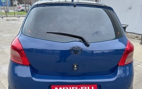 Toyota Yaris III рестайлинг, 2006 год, 520 000 рублей, 3 фотография
