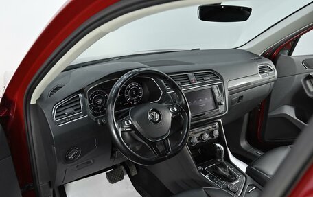 Volkswagen Tiguan II, 2017 год, 2 399 000 рублей, 6 фотография