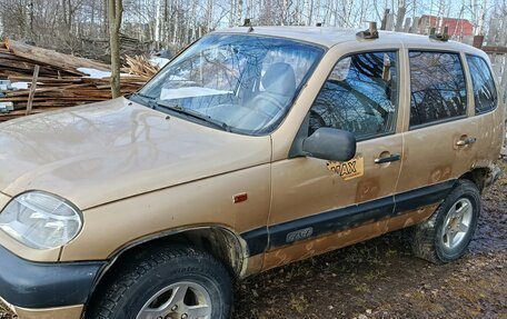 Chevrolet Niva I рестайлинг, 2004 год, 109 000 рублей, 3 фотография