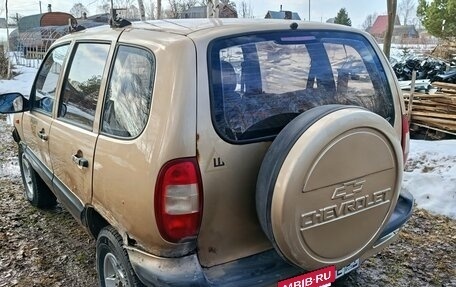 Chevrolet Niva I рестайлинг, 2004 год, 109 000 рублей, 2 фотография