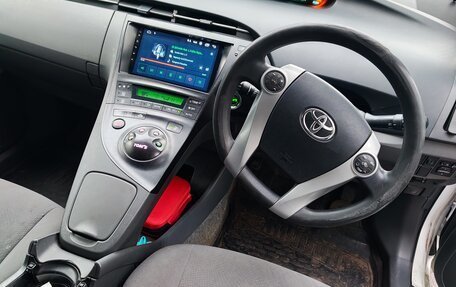 Toyota Prius, 2010 год, 950 000 рублей, 8 фотография