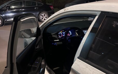 Hyundai Solaris II рестайлинг, 2017 год, 650 000 рублей, 6 фотография