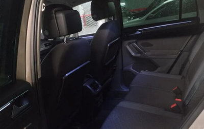 Volkswagen Tiguan II, 2018 год, 2 300 000 рублей, 1 фотография