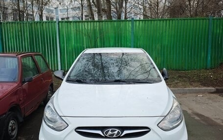 Hyundai Solaris II рестайлинг, 2012 год, 899 999 рублей, 1 фотография