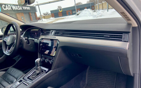 Volkswagen Passat B8 рестайлинг, 2018 год, 2 500 000 рублей, 17 фотография