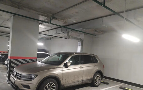 Volkswagen Tiguan II, 2018 год, 2 300 000 рублей, 4 фотография