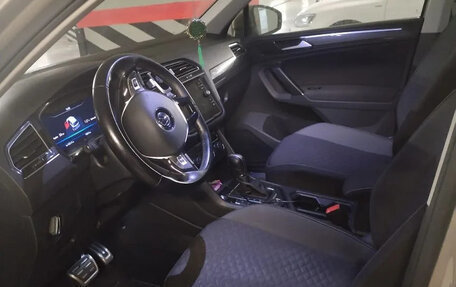 Volkswagen Tiguan II, 2018 год, 2 300 000 рублей, 2 фотография