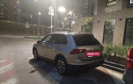 Volkswagen Tiguan II, 2018 год, 2 300 000 рублей, 3 фотография