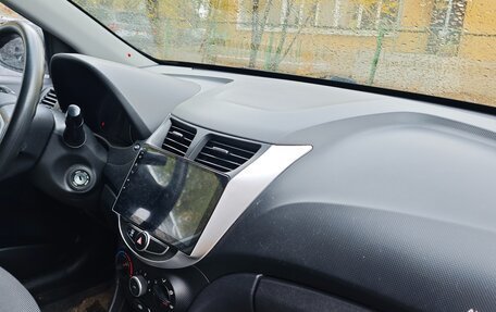 Hyundai Solaris II рестайлинг, 2012 год, 899 999 рублей, 10 фотография