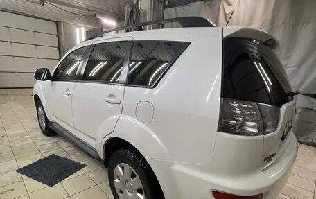 Mitsubishi Outlander III рестайлинг 3, 2010 год, 1 000 000 рублей, 3 фотография