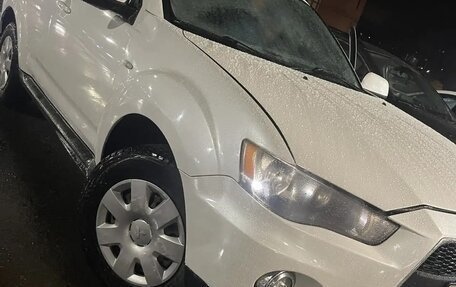 Mitsubishi Outlander III рестайлинг 3, 2010 год, 1 000 000 рублей, 11 фотография