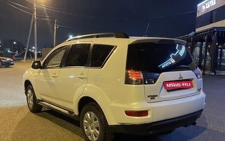 Mitsubishi Outlander III рестайлинг 3, 2010 год, 1 000 000 рублей, 13 фотография