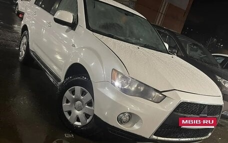 Mitsubishi Outlander III рестайлинг 3, 2010 год, 1 000 000 рублей, 12 фотография