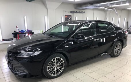 Toyota Camry, 2019 год, 3 300 000 рублей, 10 фотография