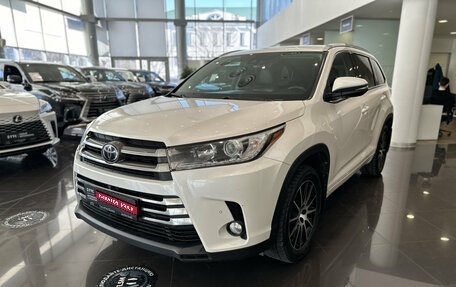 Toyota Highlander III, 2018 год, 3 450 000 рублей, 1 фотография