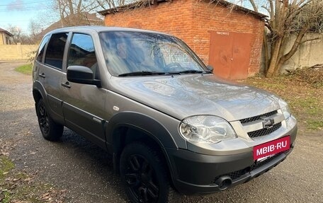 Chevrolet Niva I рестайлинг, 2017 год, 690 000 рублей, 6 фотография