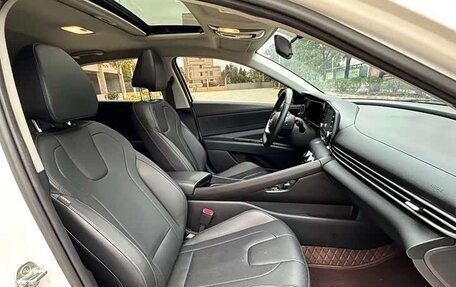 Hyundai Elantra, 2023 год, 1 490 000 рублей, 8 фотография